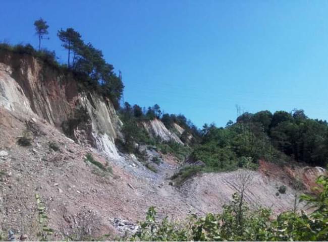 礦山羞羞网站免费观看中礦山邊坡碎石灘治理